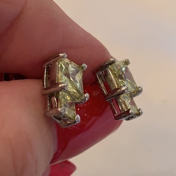 💐5/25 dainty double faceted pronged crystal stud - Picture 3 of 6